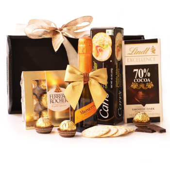 Sparkling Wine and Snacks Set to Malta